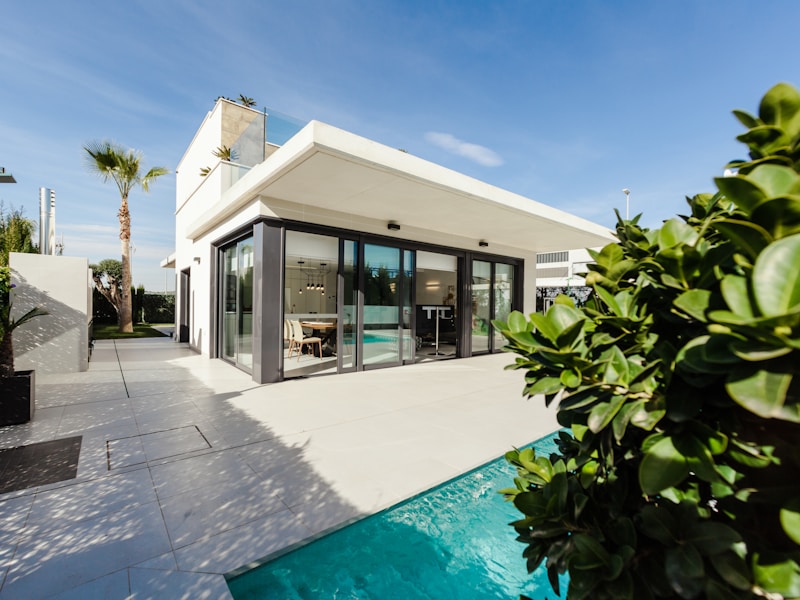 Villa d'architecte perchée vue mer